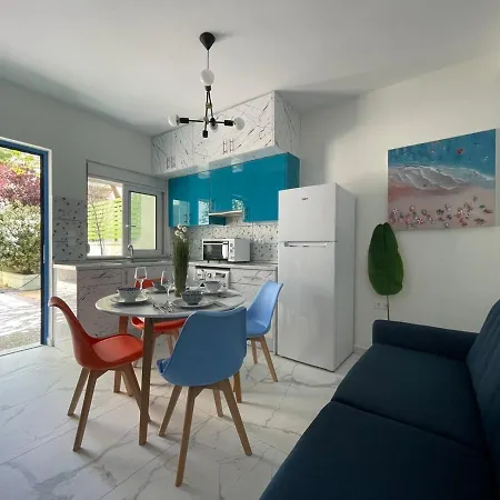 The Sky Yard Eclectic Apartman Rhodes City